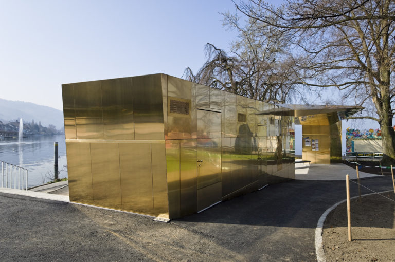 Schiffanlegestelle âZug BahnhofstegÕ: Neubau Pavillon mit Warteunterstand durch ComettiTruffer Architekten Luzern. Fotografiert im Auftrag von der Architekten Luzern.